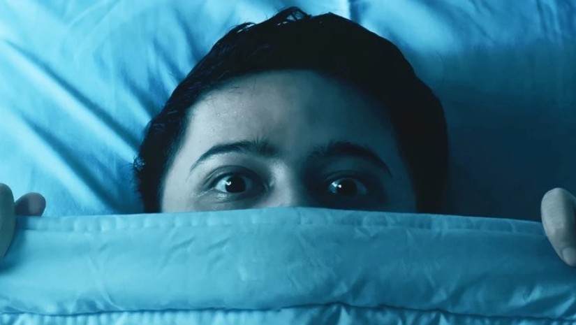 რა იწვევს ძილში უეცარ შეკრთომას და როგორ უნდა აირიდოთ ეს პრობლემა თავიდან – ექიმის განმარტება