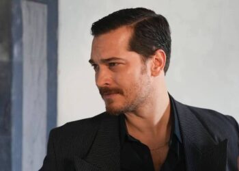 “მამა ბულგარეთიდანაა, დედა კი…” – ვინ არის რეალურად 35 წლის თურქი მსახიობი, რომლის გარეგნობაც გულგრილს არავის ტოვებს – ნახეთ ჩაღათაი ულუსოის აქამდე უცნობი ამბები და გზა ვარსკვლავობამდე