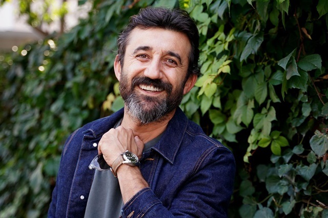 ვინ არის რეალურ ცხოვრებაში “გიურდალის” მეუღლე – ცნობილი მსახიობი ძმა და სხვა უცნობი ამბები თურქი ვარსკვლავის  შესახებ