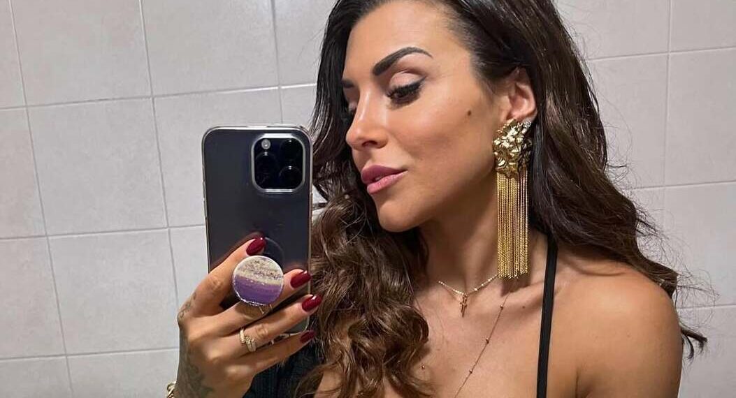 “ქმარმა გაიგო, რომ ცოლი ღალატობდა და მას დაბადების დღეზე შოკისმომგვრელი სიურპრიზი მოუწყო… ამის დანახვაზე დედამისს ხელიდან ტორტი გაუვარდა”