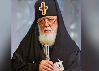 უწმინდესმა საუბარი შეწყვიტა, ბიჭს მიუბრუნდა და უთხრა: – რა იყო, ერთი წვეთი სისხლი დაგენანაო? – რა ისტორიას იხსენებს ეპისკოპოსი თეოდორე ილია მეორეზე