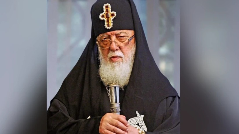 უწმინდესმა საუბარი შეწყვიტა, ბიჭს მიუბრუნდა და უთხრა: – რა იყო, ერთი წვეთი სისხლი დაგენანაო? – რა ისტორიას იხსენებს ეპისკოპოსი თეოდორე ილია მეორეზე